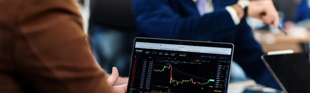 Day trading nedir? Day trading, disiplin, bilgi ve sabır gerektiren bir sanattır. Başarılı olmak için piyasayı anlamak ve kendi stratejinizi